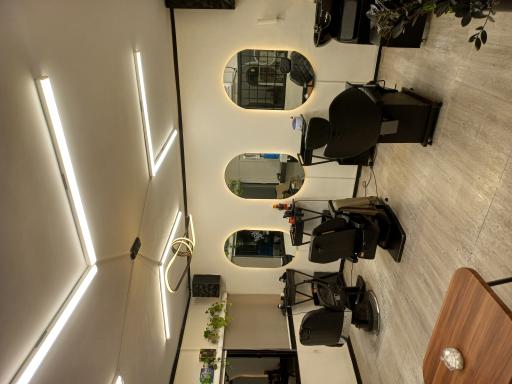 عکس آرایشگاه مردانه داوین