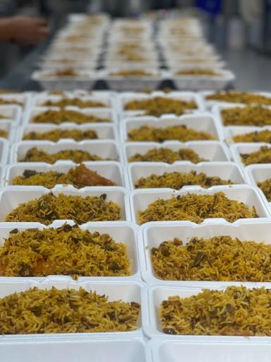 عکس رستوران بیرون بر پیونی