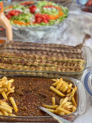 رستوران بیرون بر پیونی