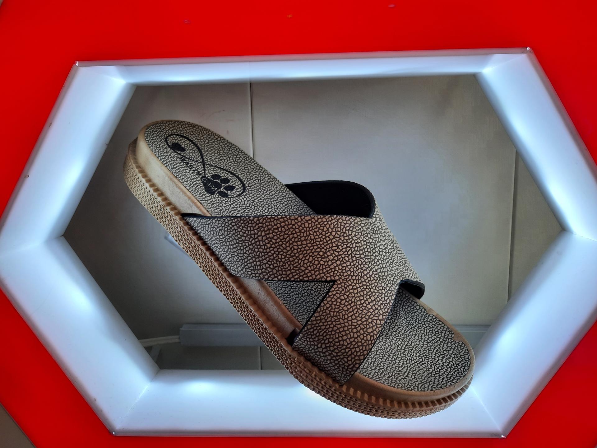 عکس کفش راستی گام