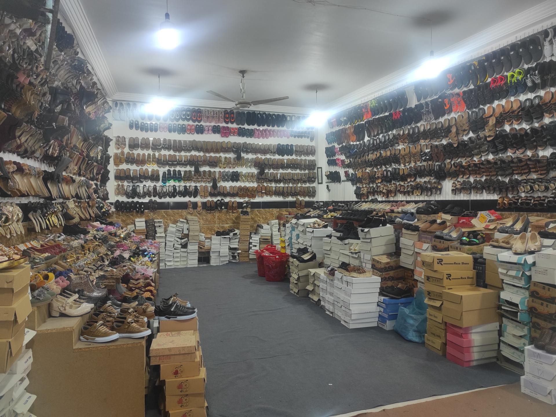 عکس فروشگاه کفش کلاسیک ولی