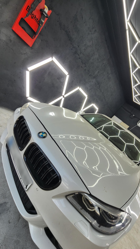 عکس مرکز دیتیلینگ و احیای رنگ خودرو باواریا