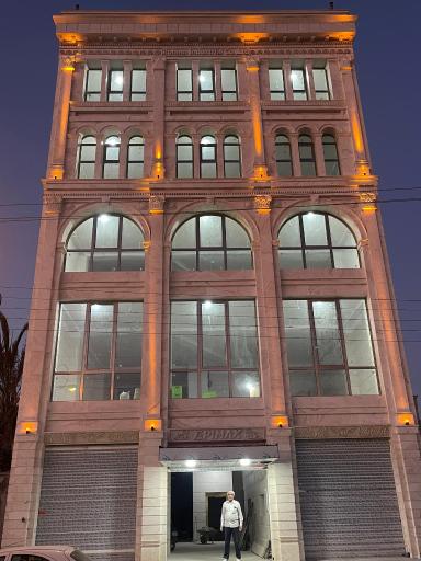 عکس کارخانه تولید لوازم جانبی موبایل