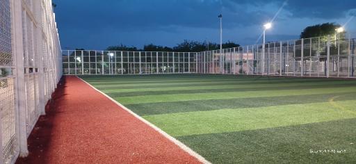 زمین فوتبال چمن مصنوعی