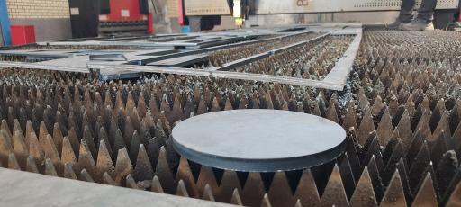 عکس برش لیزر فلزات 