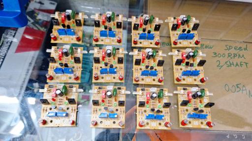 عکس موسسه آموزشی سرزمین ربات‌ها