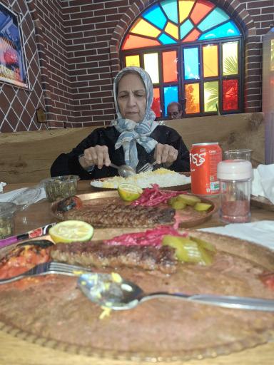 عکس رستوران محلی سیده خانم 