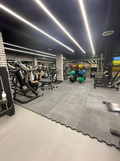 عکس باشگاه بدنسازی ژنتیک