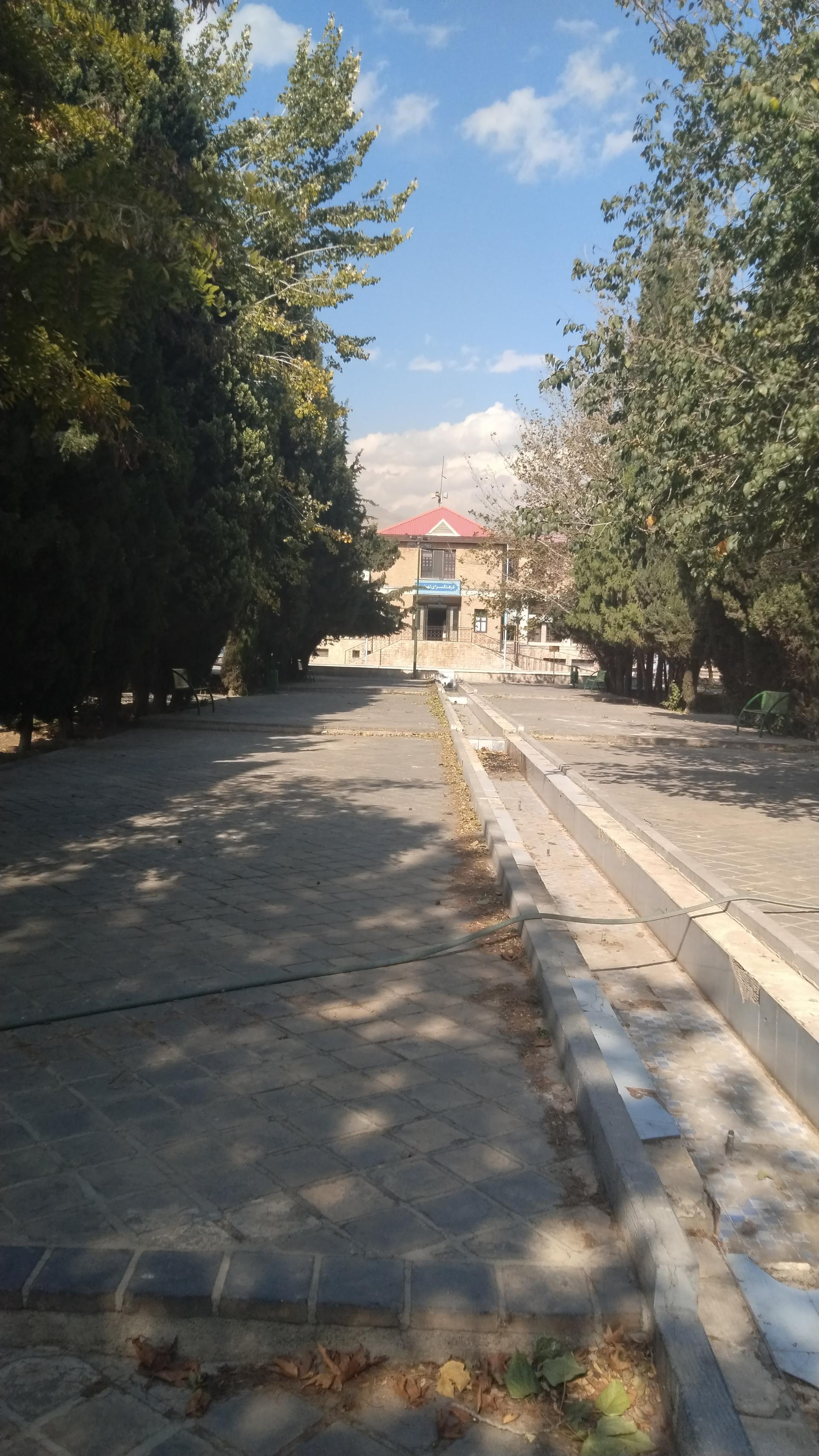 عکس کتابخانه شهر فرهنگسرای تهران