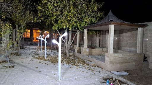 عکس باغ رستوران لاویز 