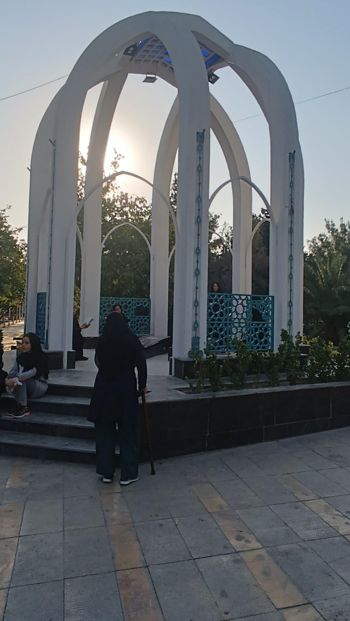 عکس یادمان شهدا بوستان نارنج