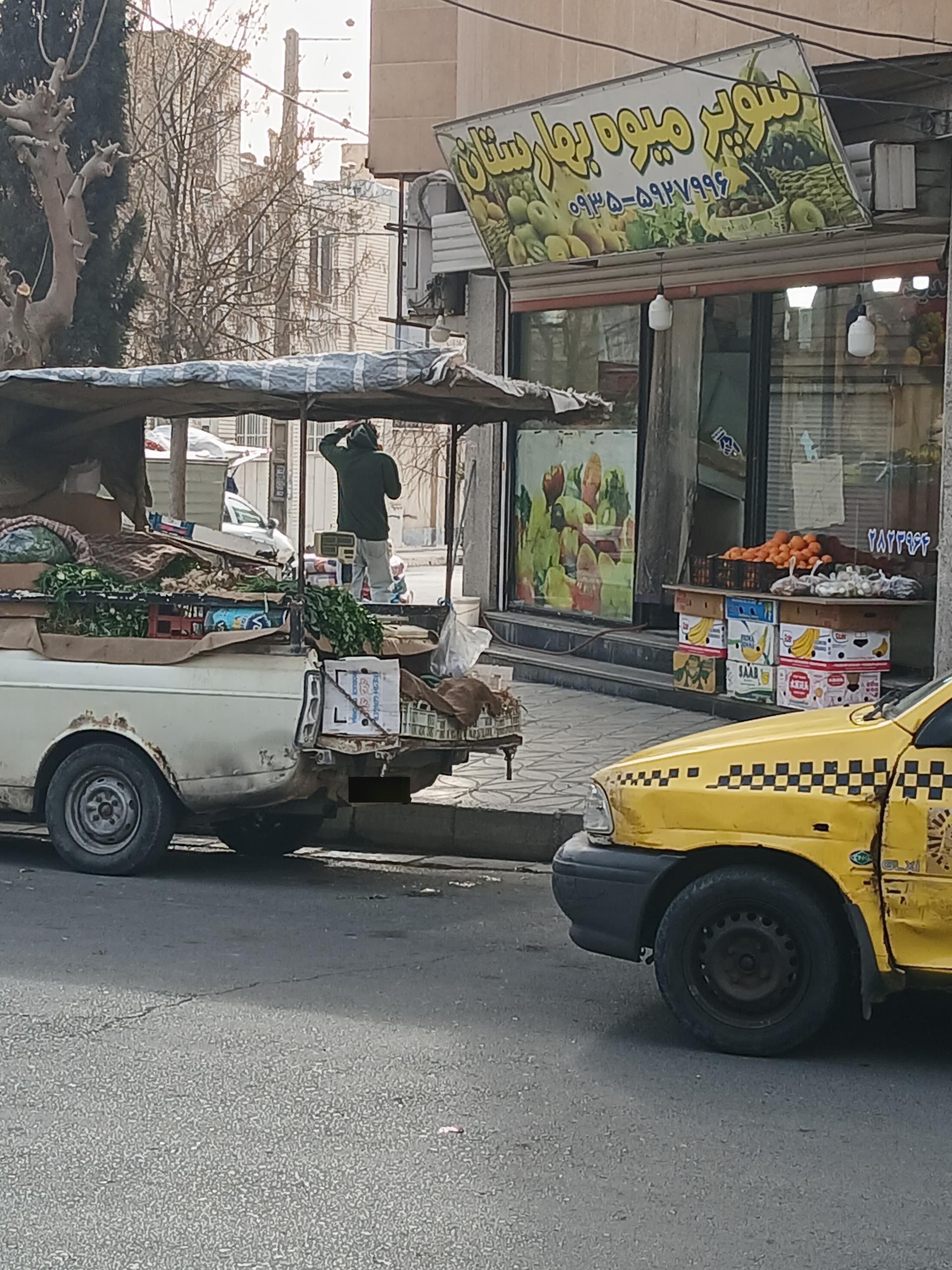 عکس سوپر‌ میوه‌ بهارستان