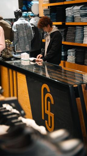 عکس فروشگاه پوشاک اشراف