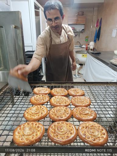 عکس کلوچه پزی تابان