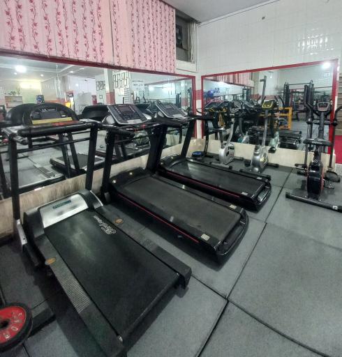 عکس باشگاه ورزشی بانوان پرند