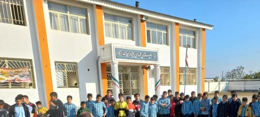عکس دبیرستان شهدای بیشه سر پسران 