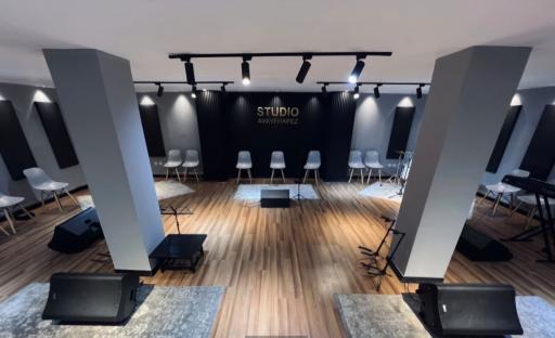 عکس مجموعه استودیوهای آوای حافظ(بلورچیان سابق) 