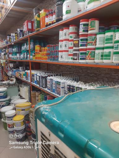 عکس چسب و رنگ ساختمان