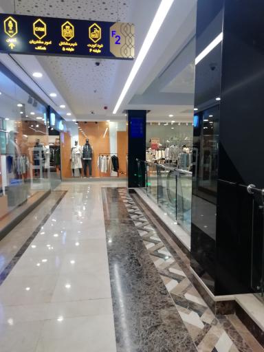 عکس فروشگاه لباس و کفش هوگر