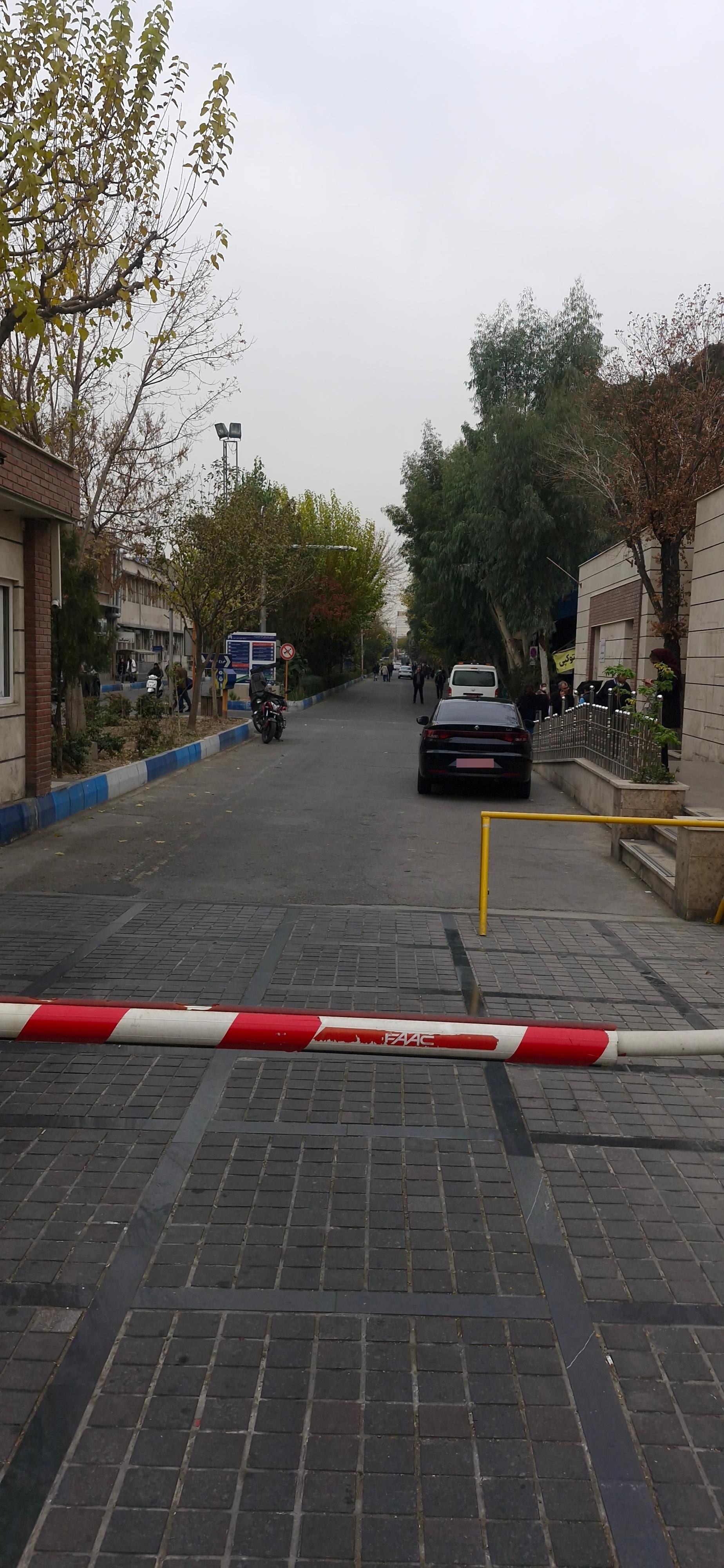 عکس درب بیمارستان 