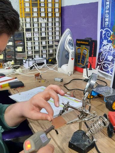 عکس مؤسسه رباتیک و زبان علم ایران ملایر