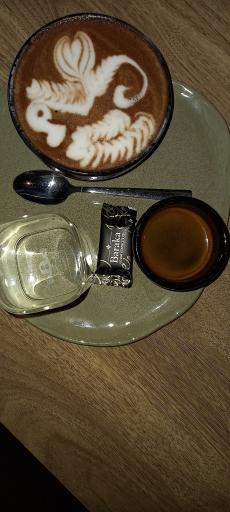 عکس کافه اسب سیاه