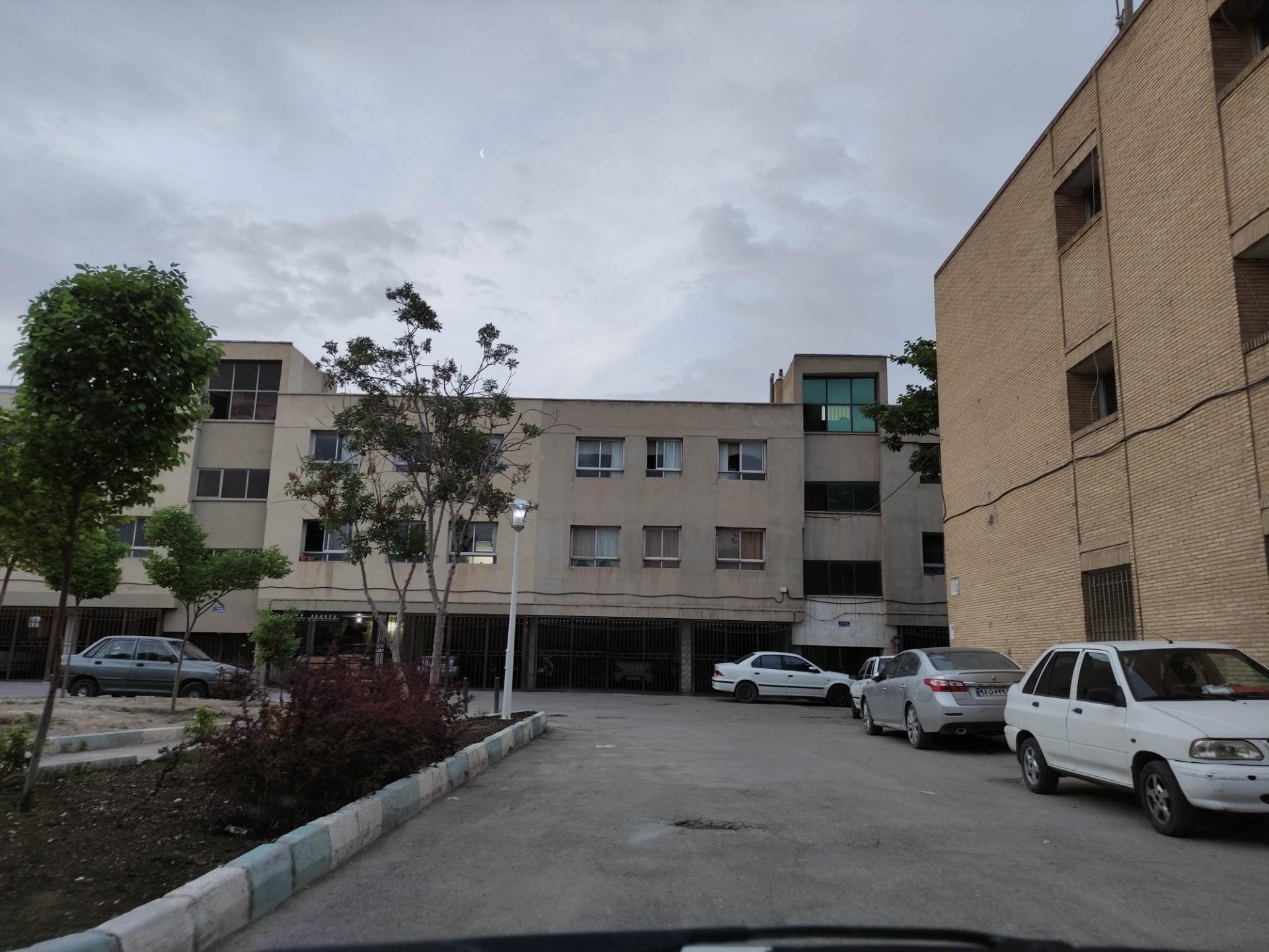 عکس مجتمع مسکونی گلها