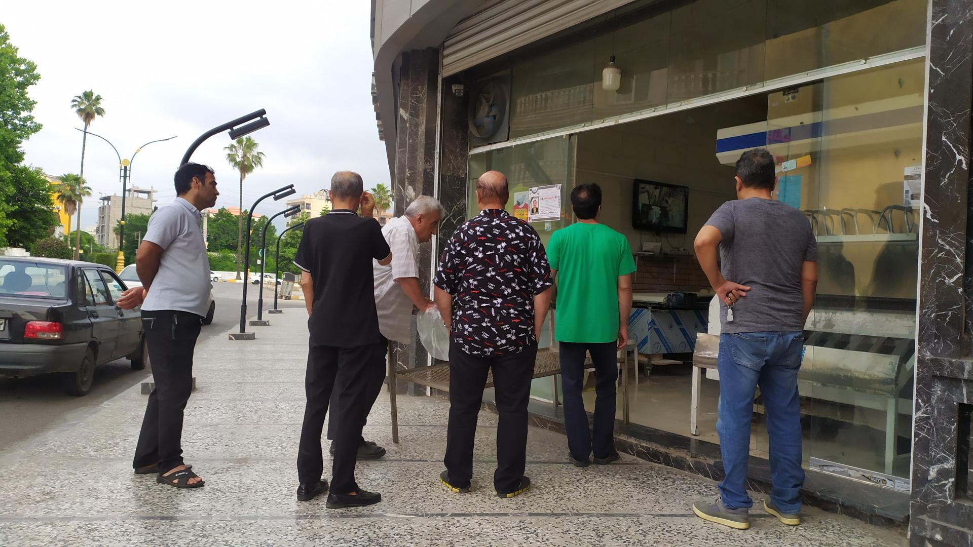 عکس نانوایی دهکده شیرین (نان بربری)