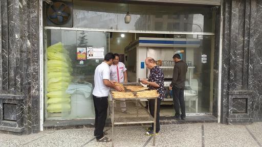 عکس نانوایی دهکده شیرین (نان بربری)