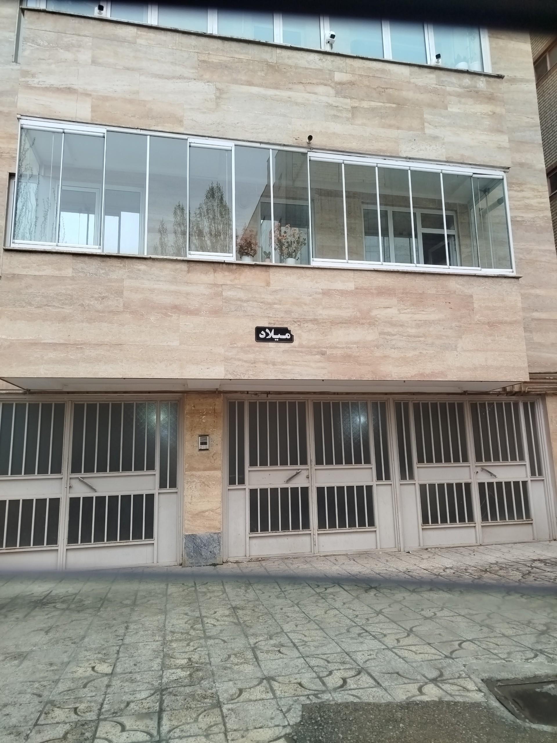عکس ساختمان میلاد 