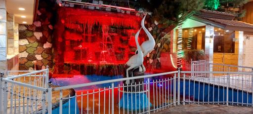 عکس باغ تالار قصر مروارید