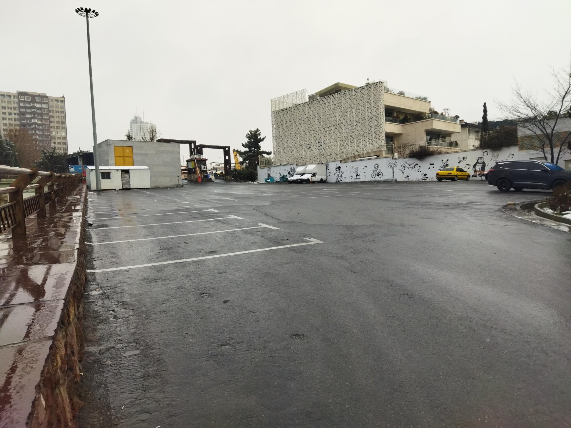 عکس پارکینگ باغ‌ فدک