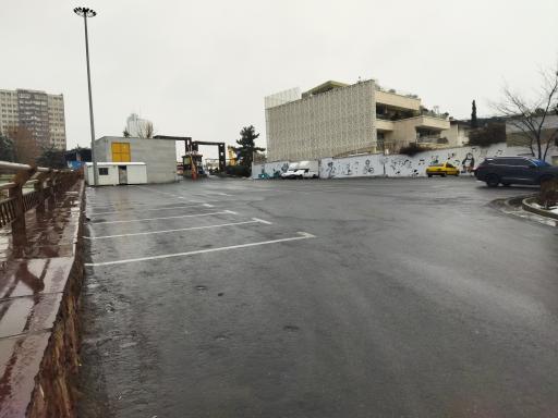 عکس پارکینگ باغ‌ فدک