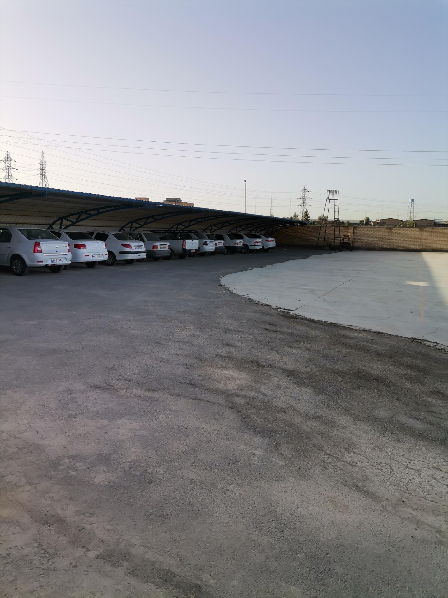 عکس پارکینگ کارکنان دانشگاه صنعتی قم