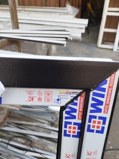 عکس ساخت و نصب پنجره upvc