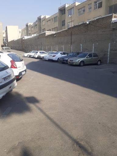 عکس پارکینگ شبانه روزی بوم