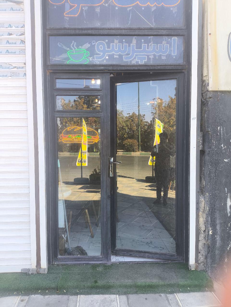 عکس کافه فست فود قایق