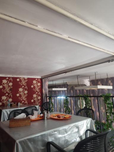 عکس رستوران سه کاج