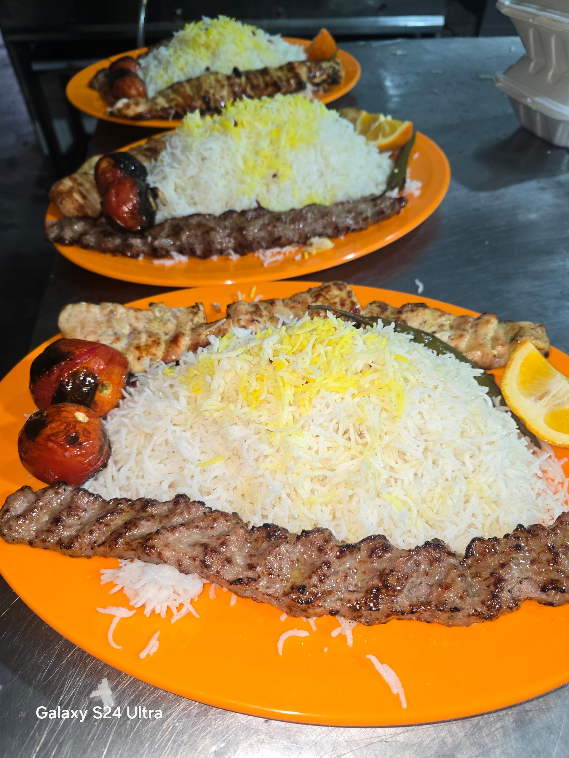 عکس رستوران سه کاج