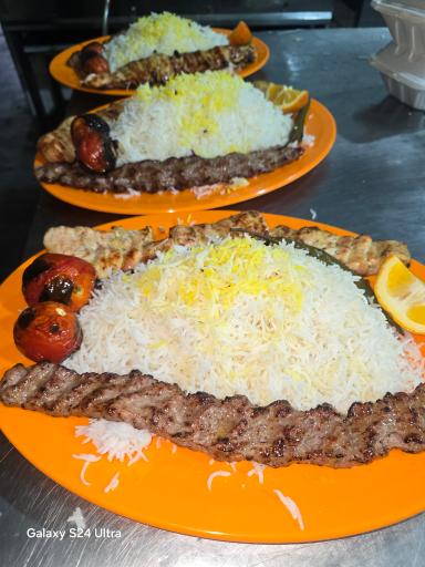 عکس رستوران سه کاج