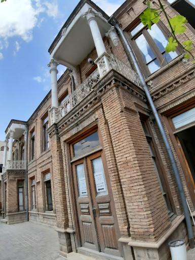 عکس خانه لاله ای