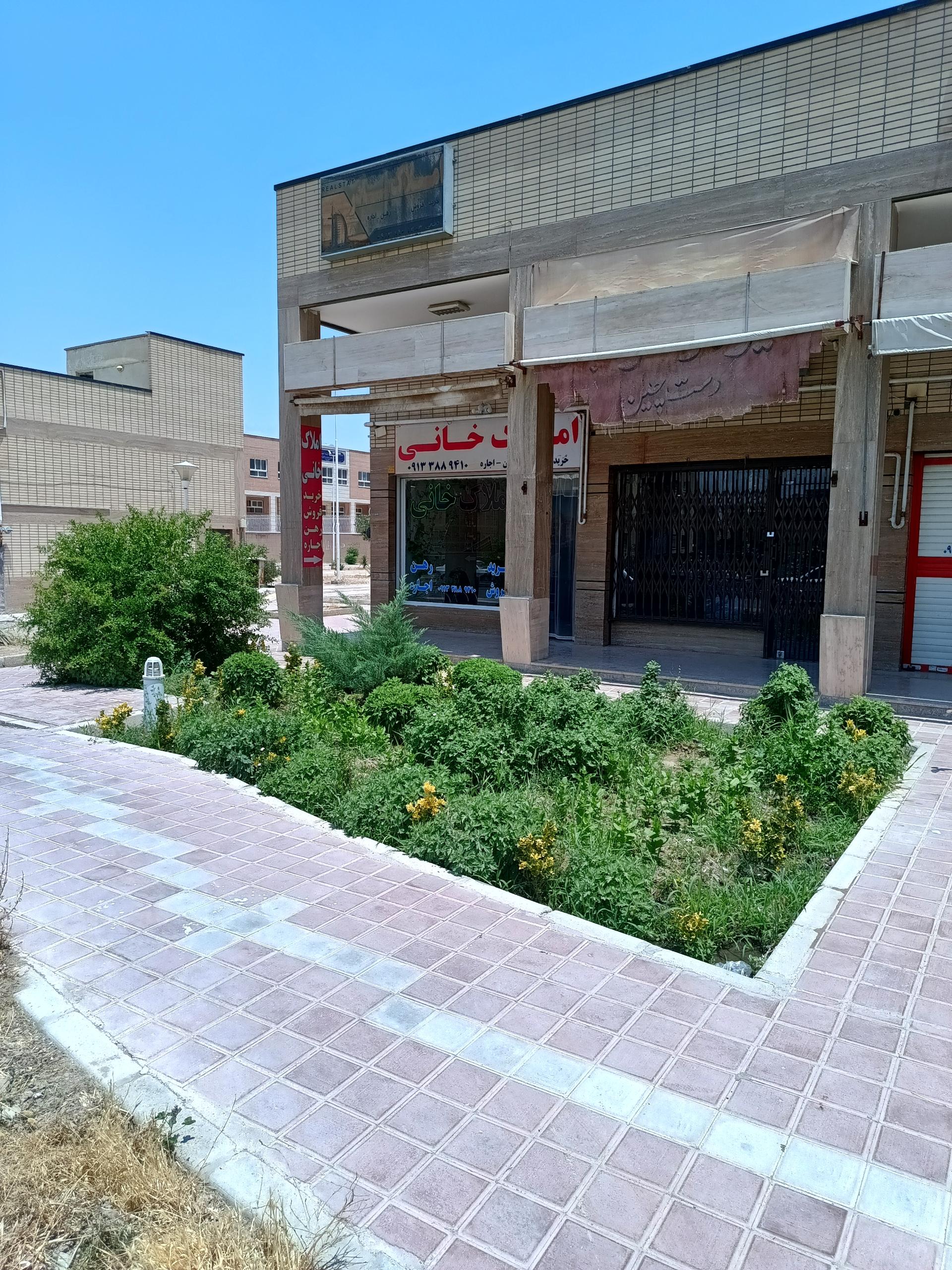 عکس مشاور املاک خانی