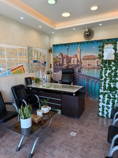 عکس مشاور املاک خانی