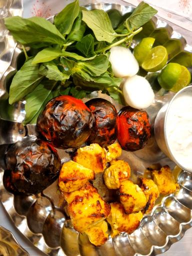 عکس رستوران قوامی (کاروانسرای قاجاری)