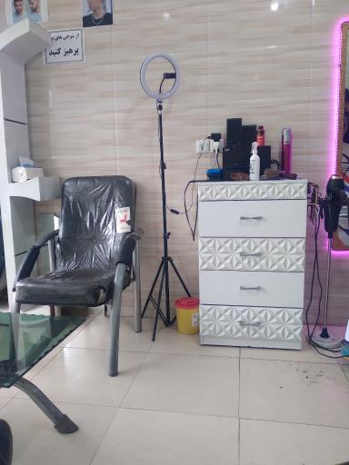 عکس پیرایش امان