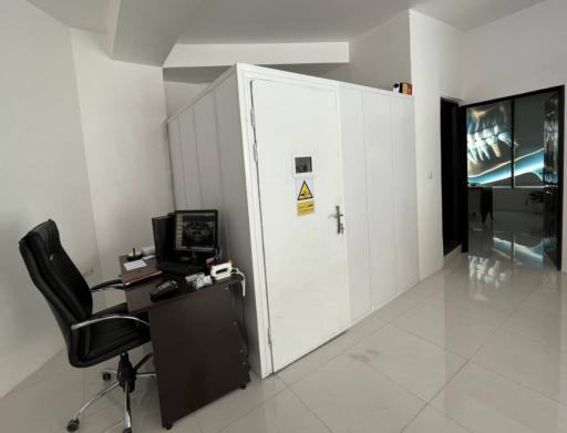 عکس درمانگاه تخصصی دندانپزشکی یونیک