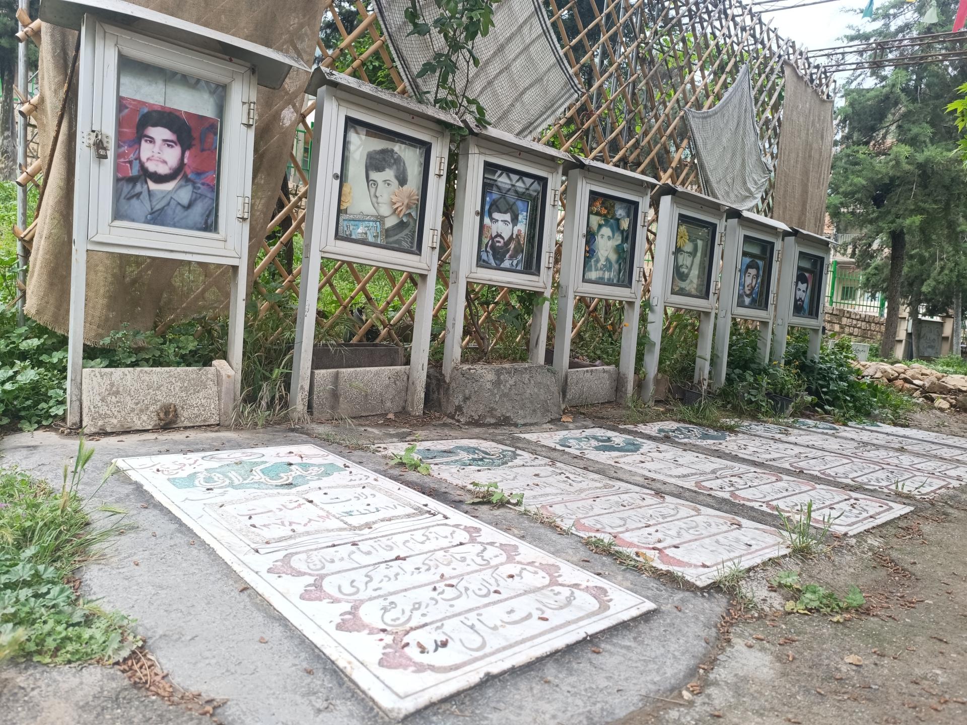 عکس گلزار شهدای امامزاده عبدالله 