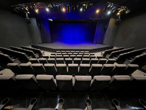 عکس سالن آمفی تئاتر (مهین بانو) خیریه نمازی 