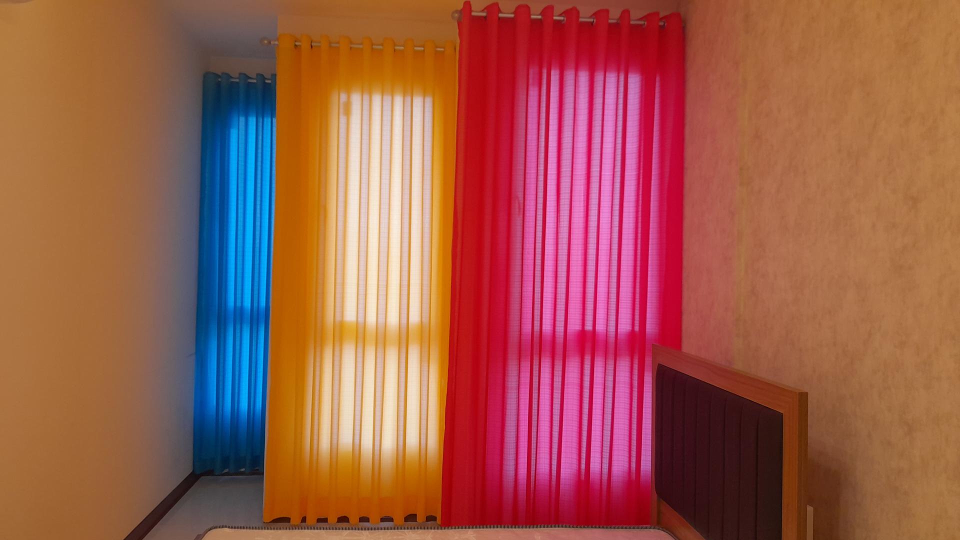 عکس گالری پرده و کاغذ دیواری هستی