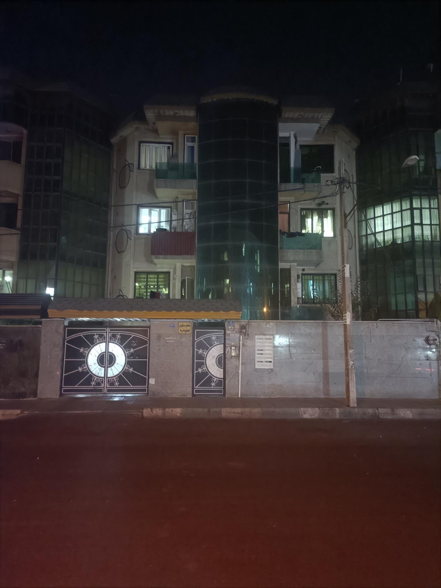 عکس ساختمان سیب